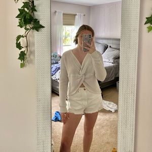 white hollister sweater